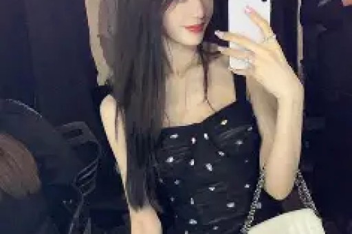 演员卢昱晓因盗摄争议道歉登上微博热搜榜首 演员卢昱晓因盗摄争议道歉登上微博热搜榜首