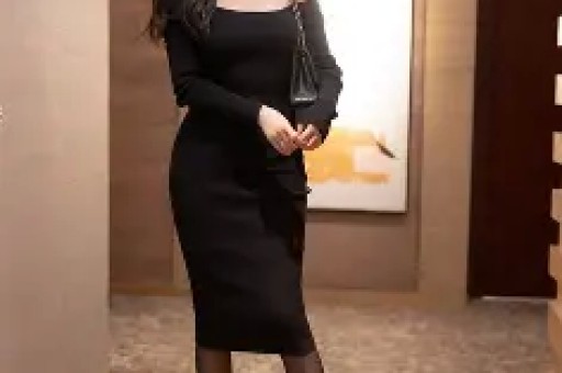 奶糖Logo“白桃少女”:设计寓意、视觉识别与使用解读 奶糖Logo“白桃少女”:设计寓意、视觉识别与使用解读